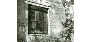The bow window of the old Tithebarn in Poulton